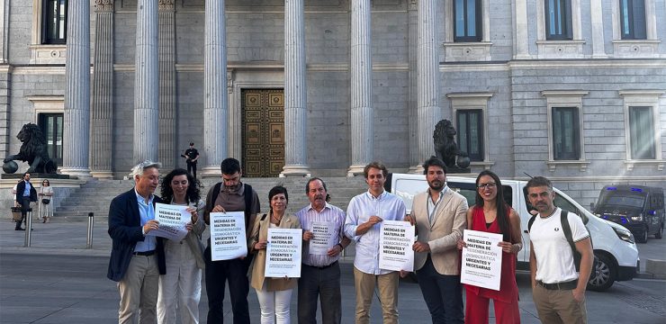 Más de 35 organizaciones lanzan un maniﬁesto con medidas urgentes para mejorar la salud democrática en España